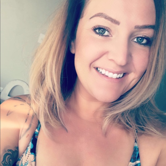 Meet your Posher, Elly - Picture 1 of 1